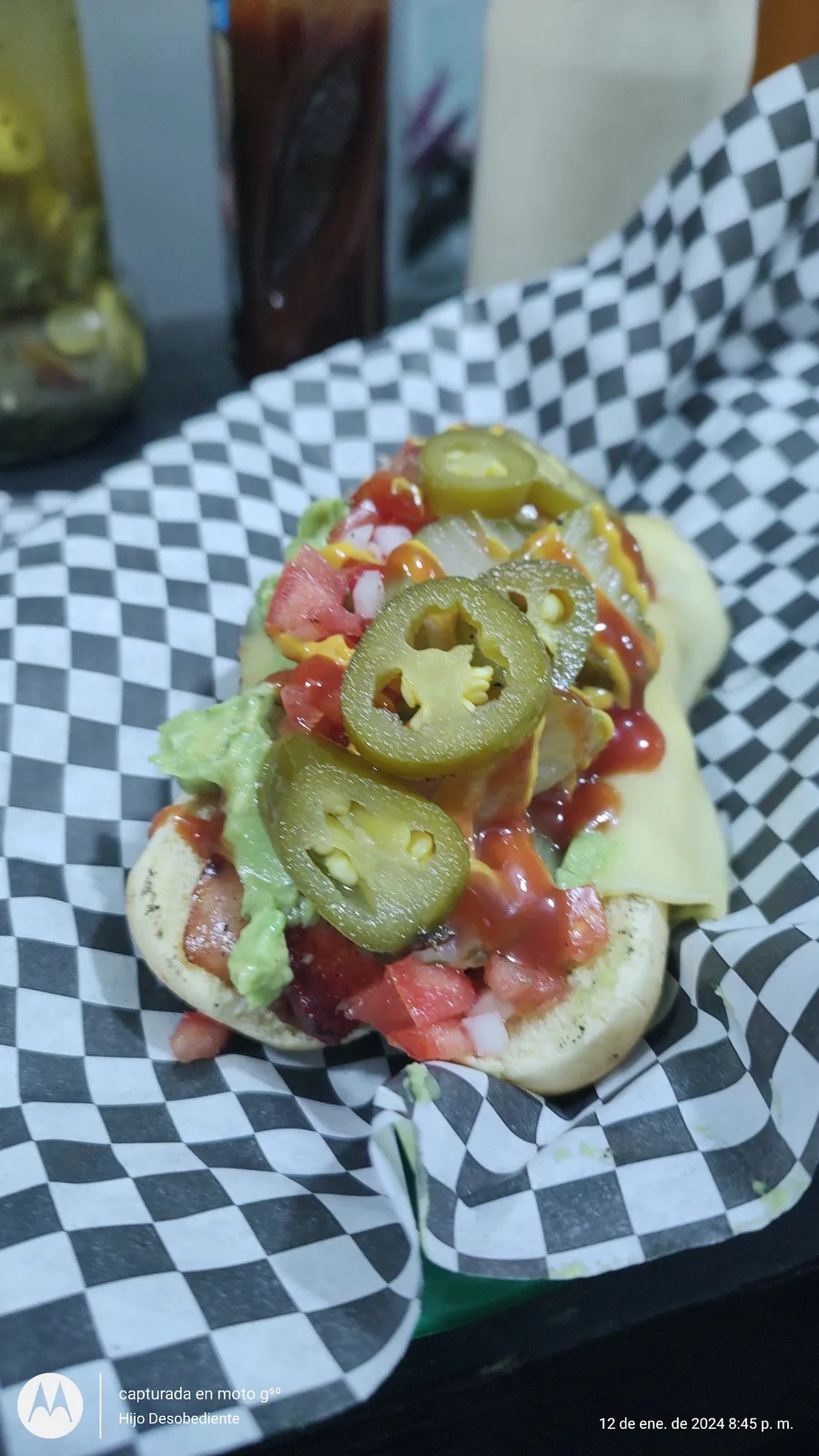 Hot dog con jalapeños